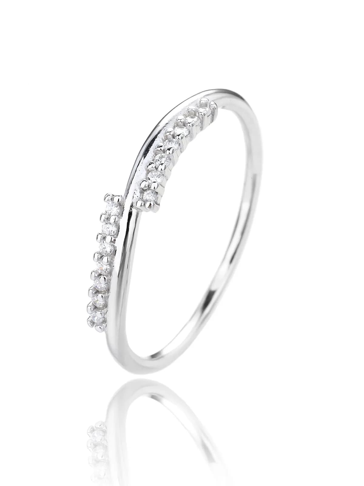 Anillo de plata con líneas curvas y decoración de circonia 1