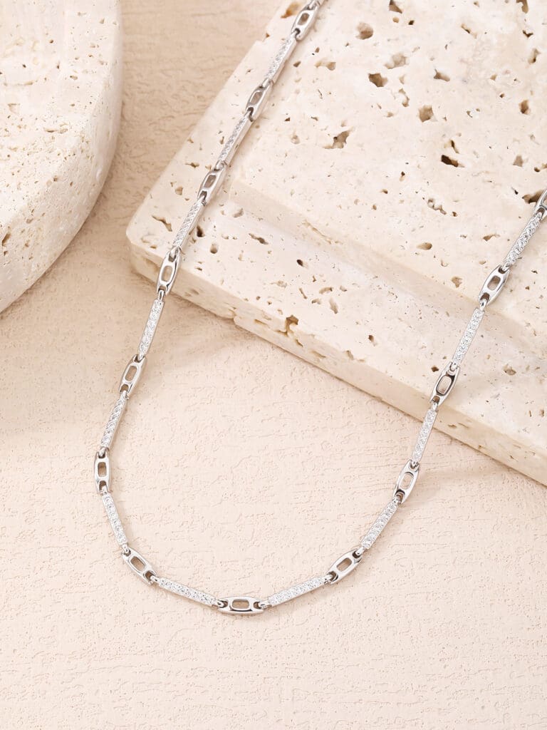 Ezüst nyaklánc cirkónia díszítéssel